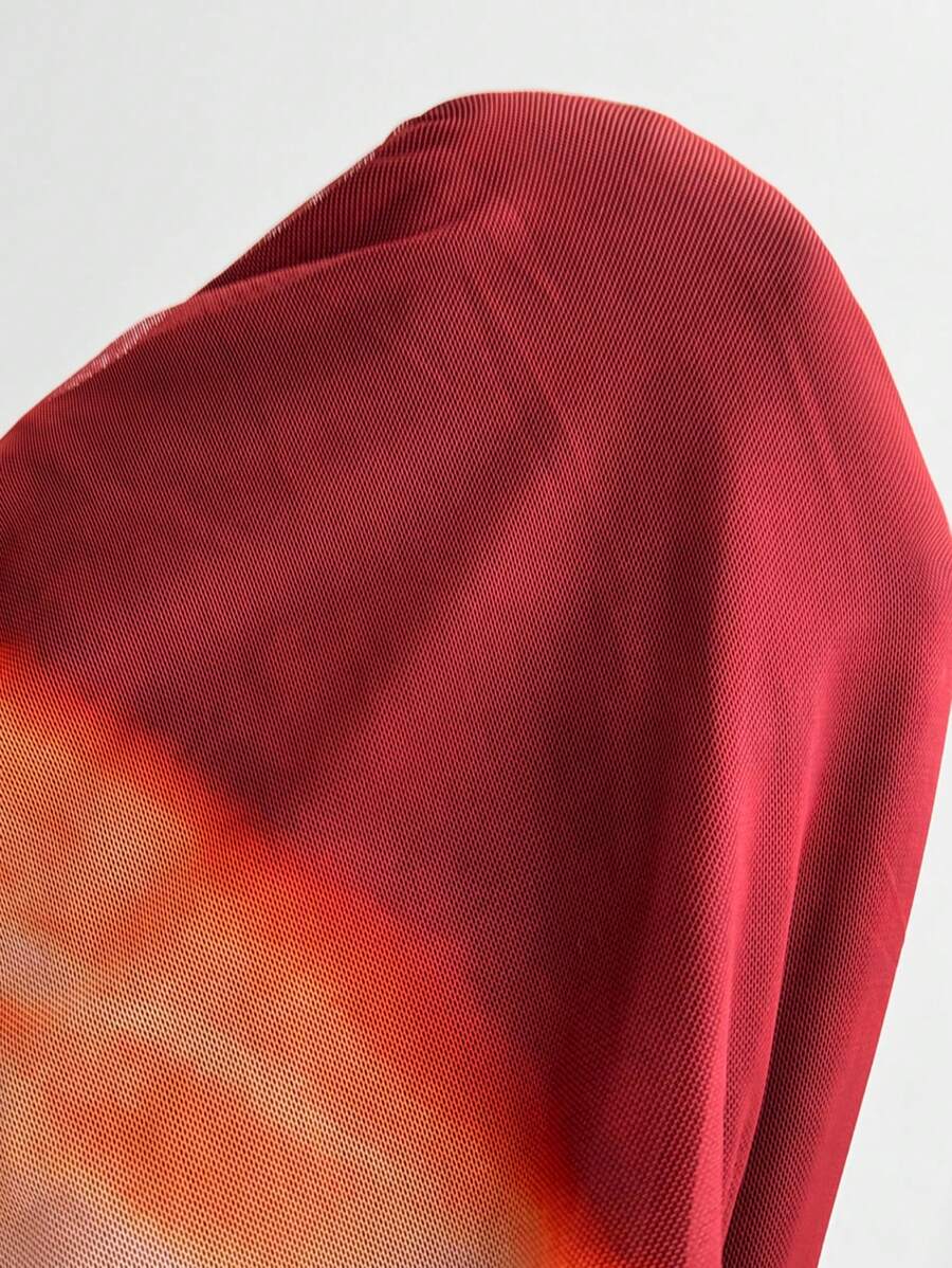 Allurite - Robe plissée maxi en matière fluide avec design dégradé