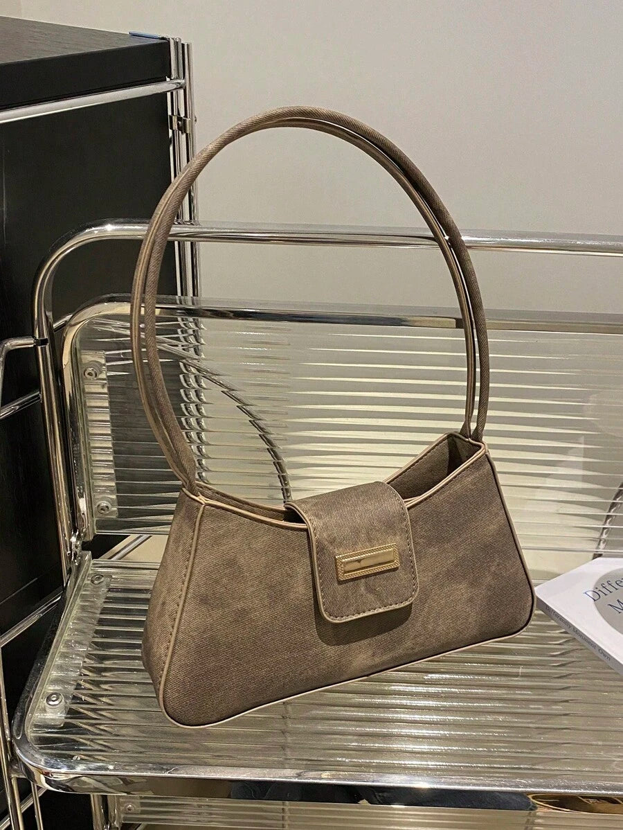 Sac à bandoulière en métal avec fermeture éclair et design épuré