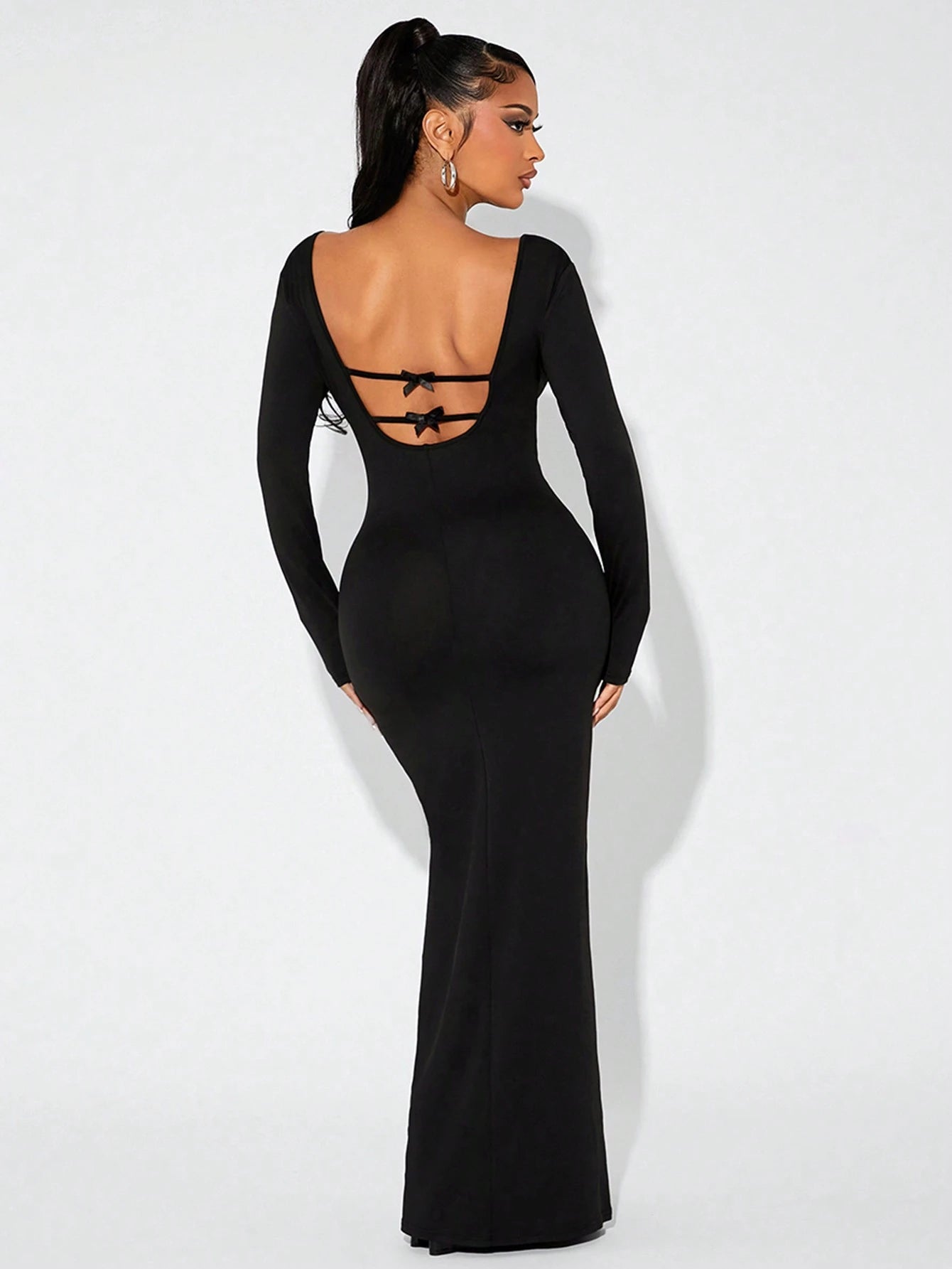 SHEIN SXY – Robe Noire Dos Nu avec Nœud et Manches Longues