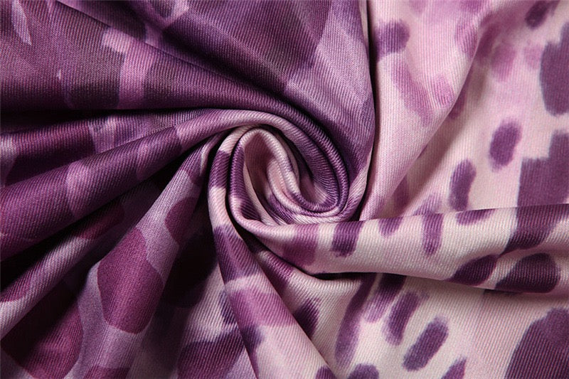 Furite – Robe en métal décorée avec design léopard et coupe ajustée