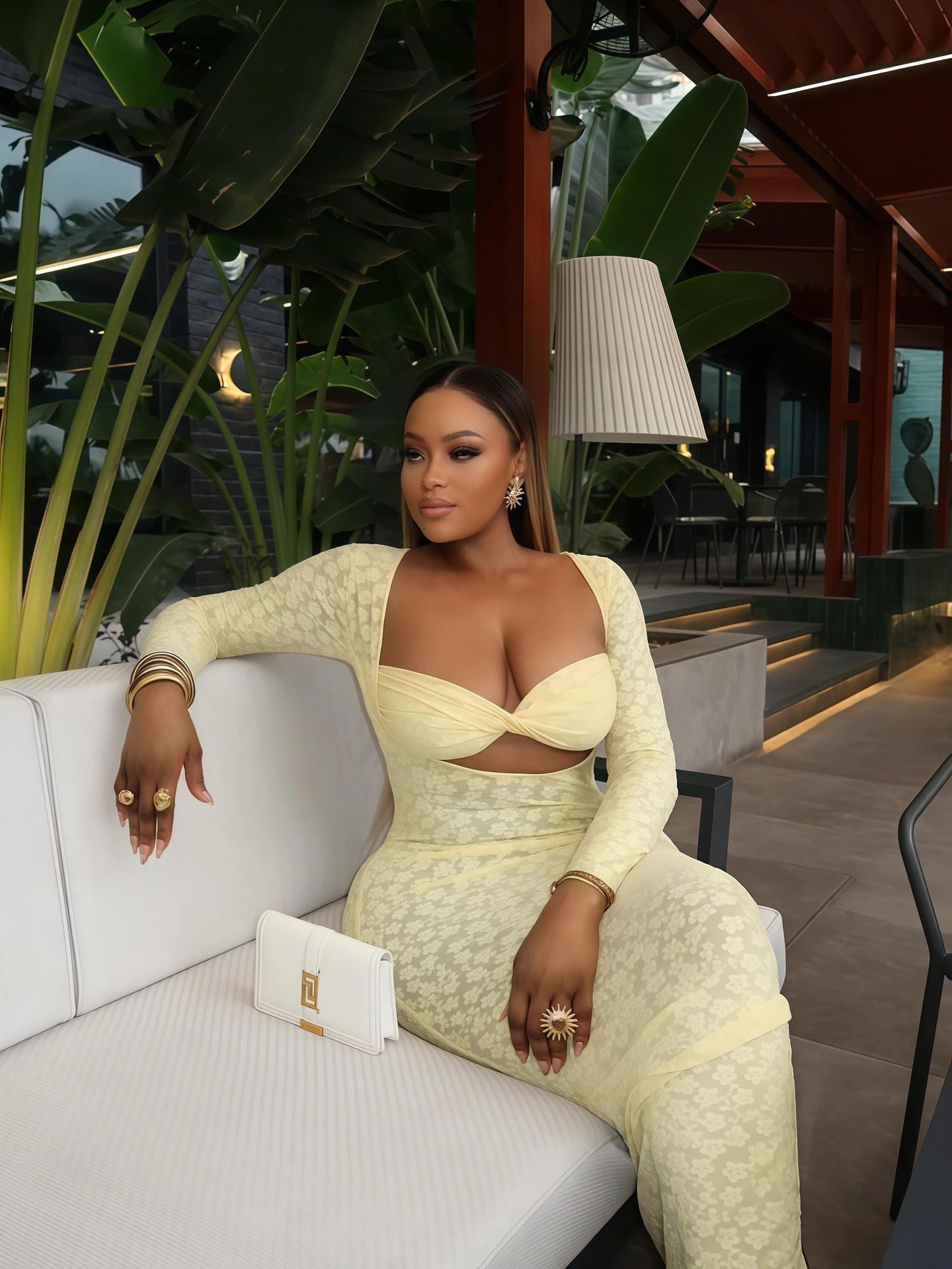 A1TY – Robe longue ajustée à manches longues et design enveloppant