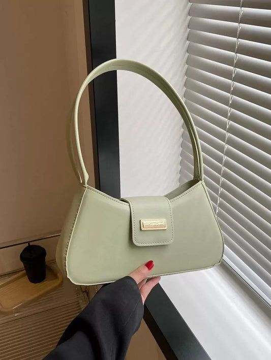 Sac à bandoulière en métal avec fermeture éclair et design épuré