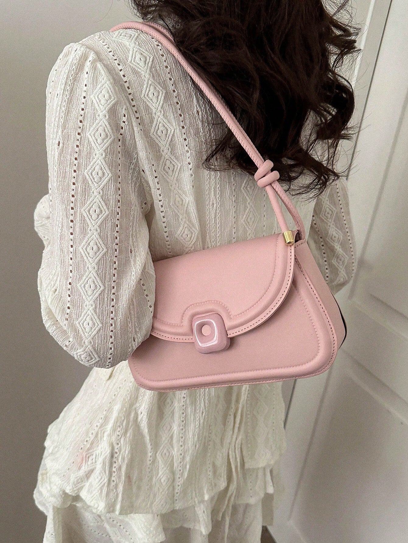 Sac Baguette  – Élégance Minimaliste & Détail Strass