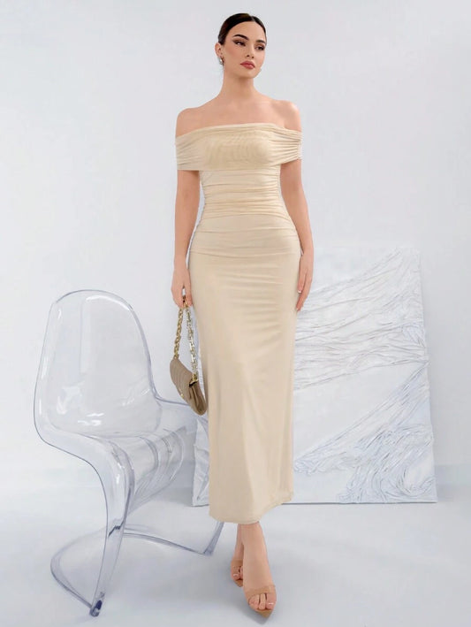 Aloruh – Robe tricotée épaules dénudées et coupe ajustée