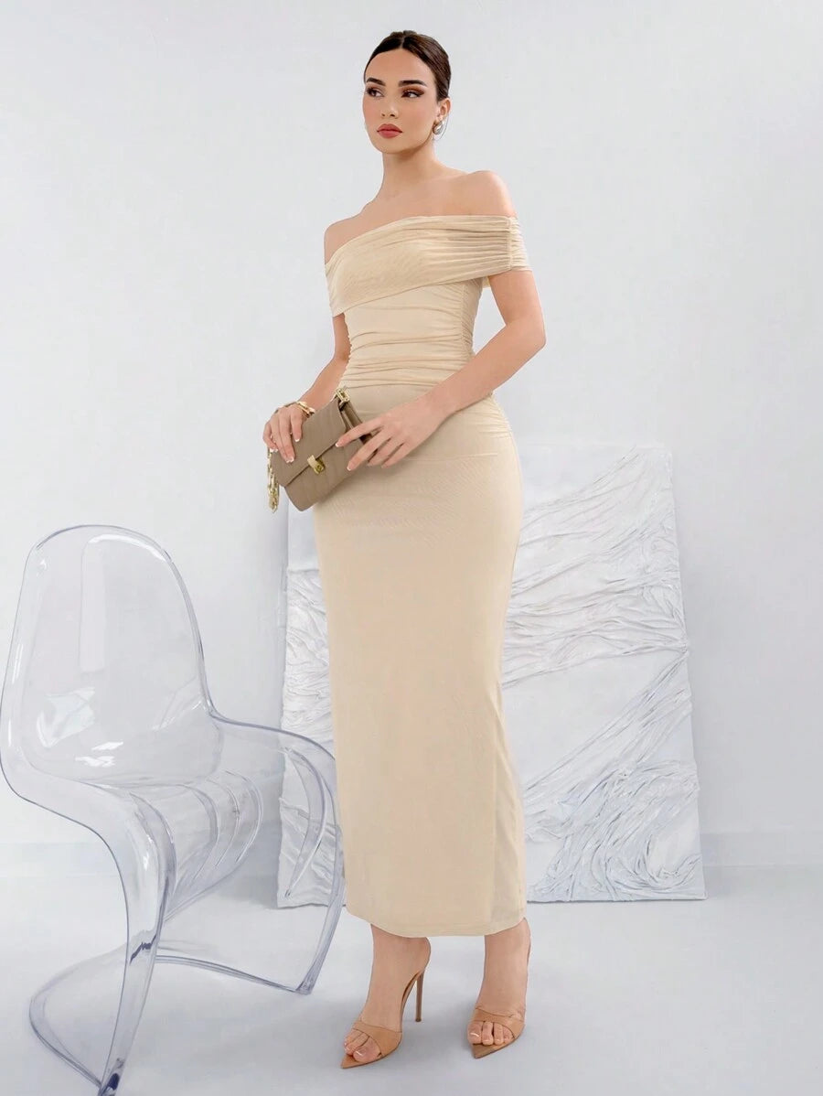 Aloruh – Robe tricotée épaules dénudées et coupe ajustée