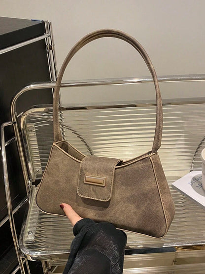 Sac à bandoulière en métal avec fermeture éclair et design épuré