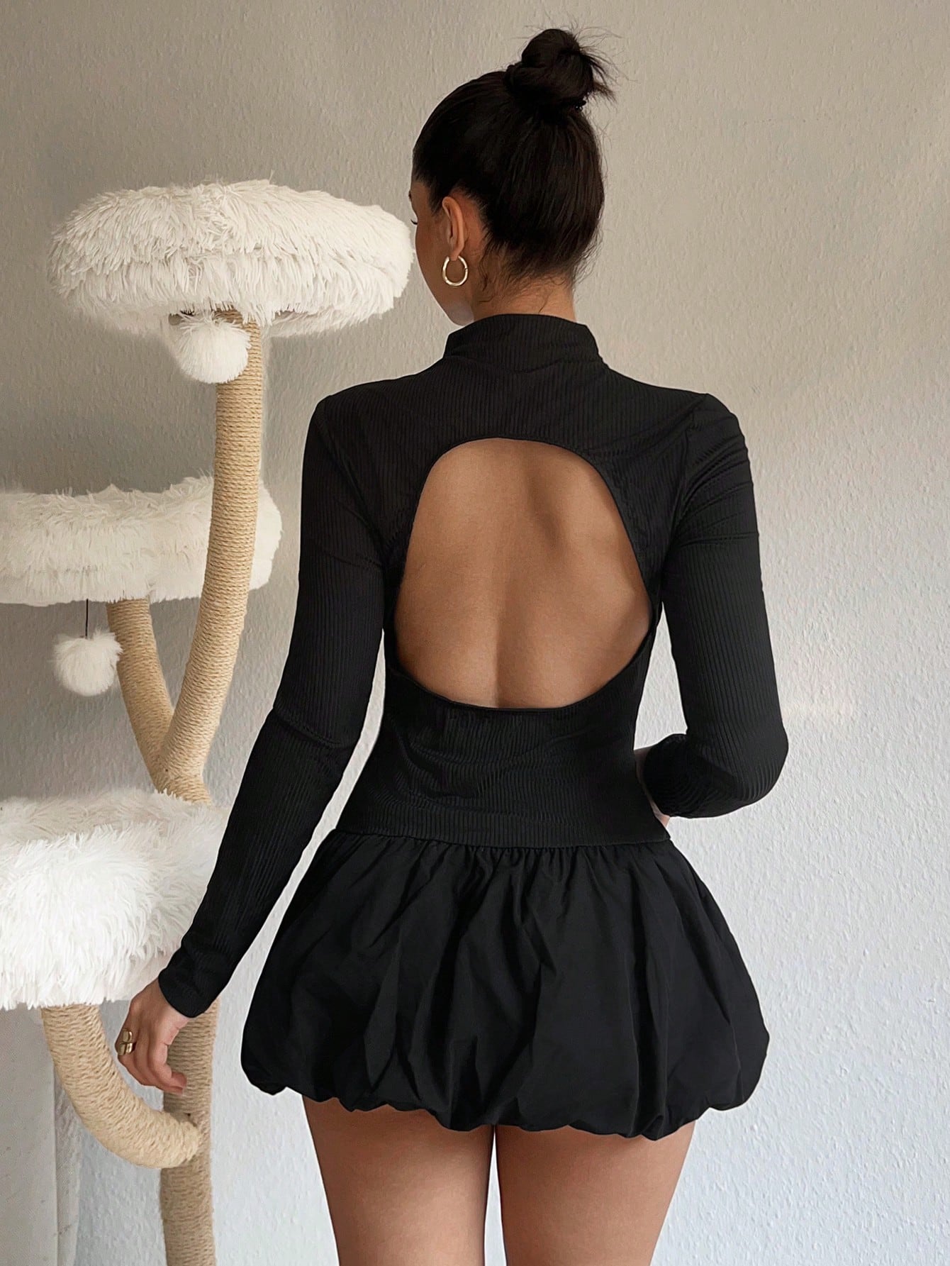 Robe mini à fleurs sans dos bleu marine
