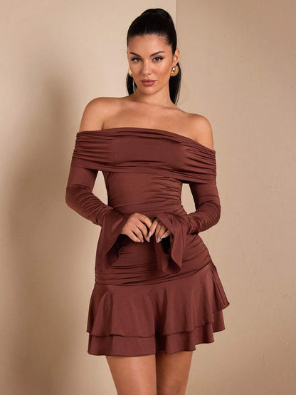 Robe élégante à épaules dénudées et manches évasées
