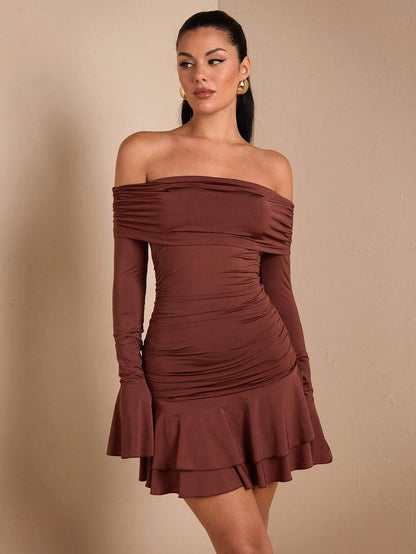Robe élégante à épaules dénudées et manches évasées