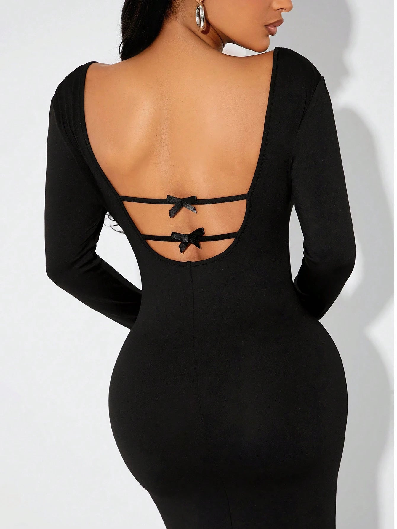 SHEIN SXY – Robe Noire Dos Nu avec Nœud et Manches Longues
