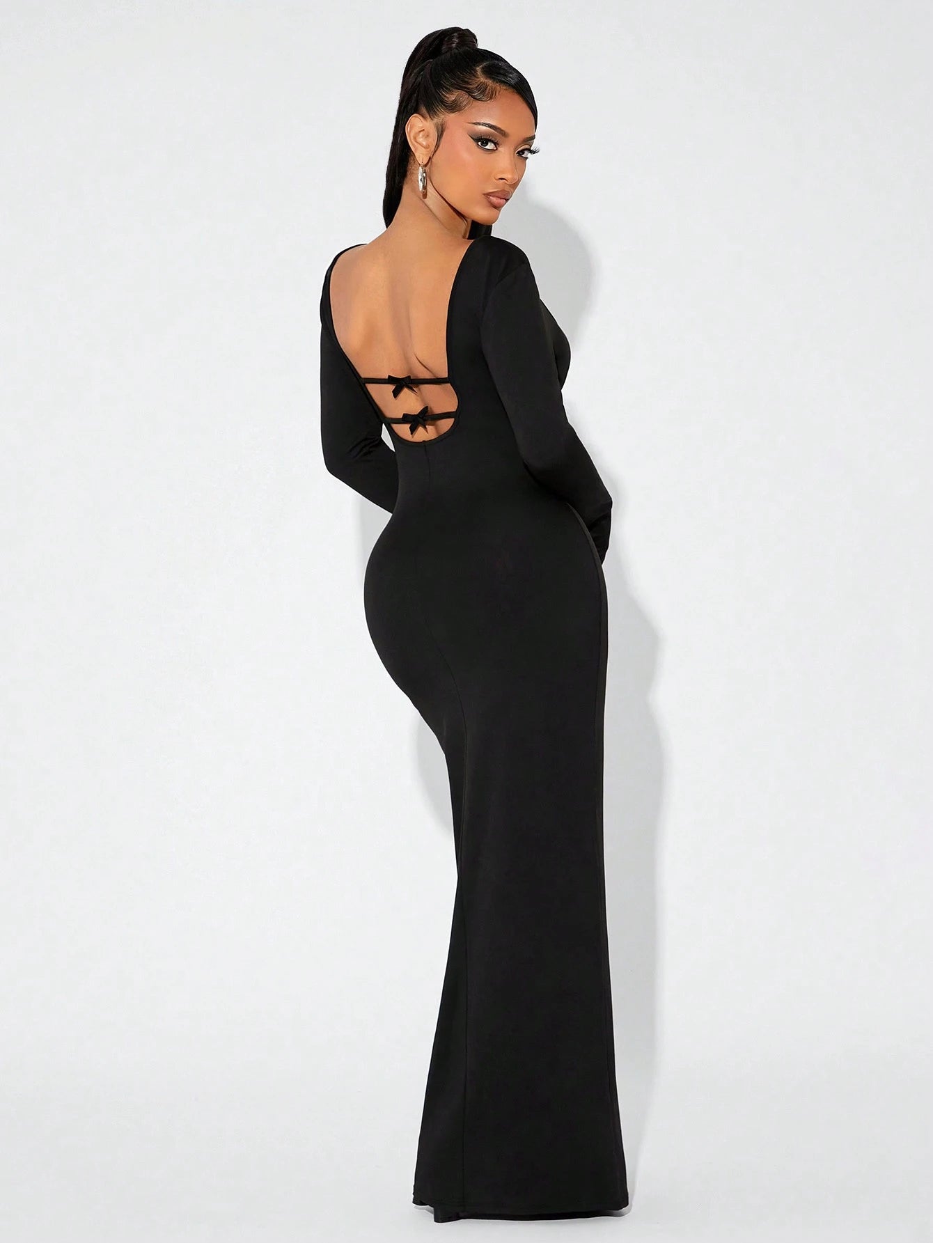 SHEIN SXY – Robe Noire Dos Nu avec Nœud et Manches Longues