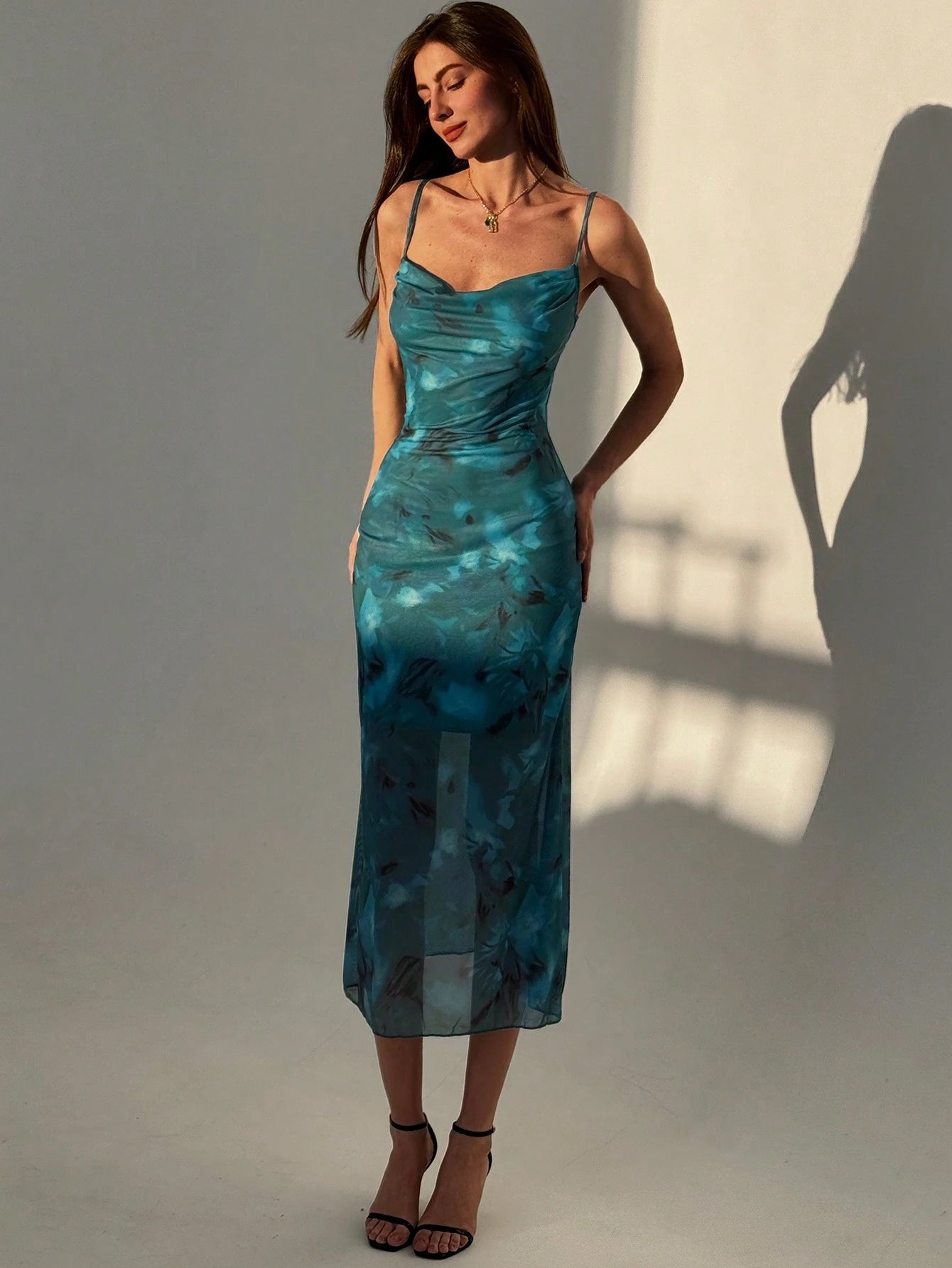 Aloruh – Robe Élégante Imprimée avec Encolure Drapée