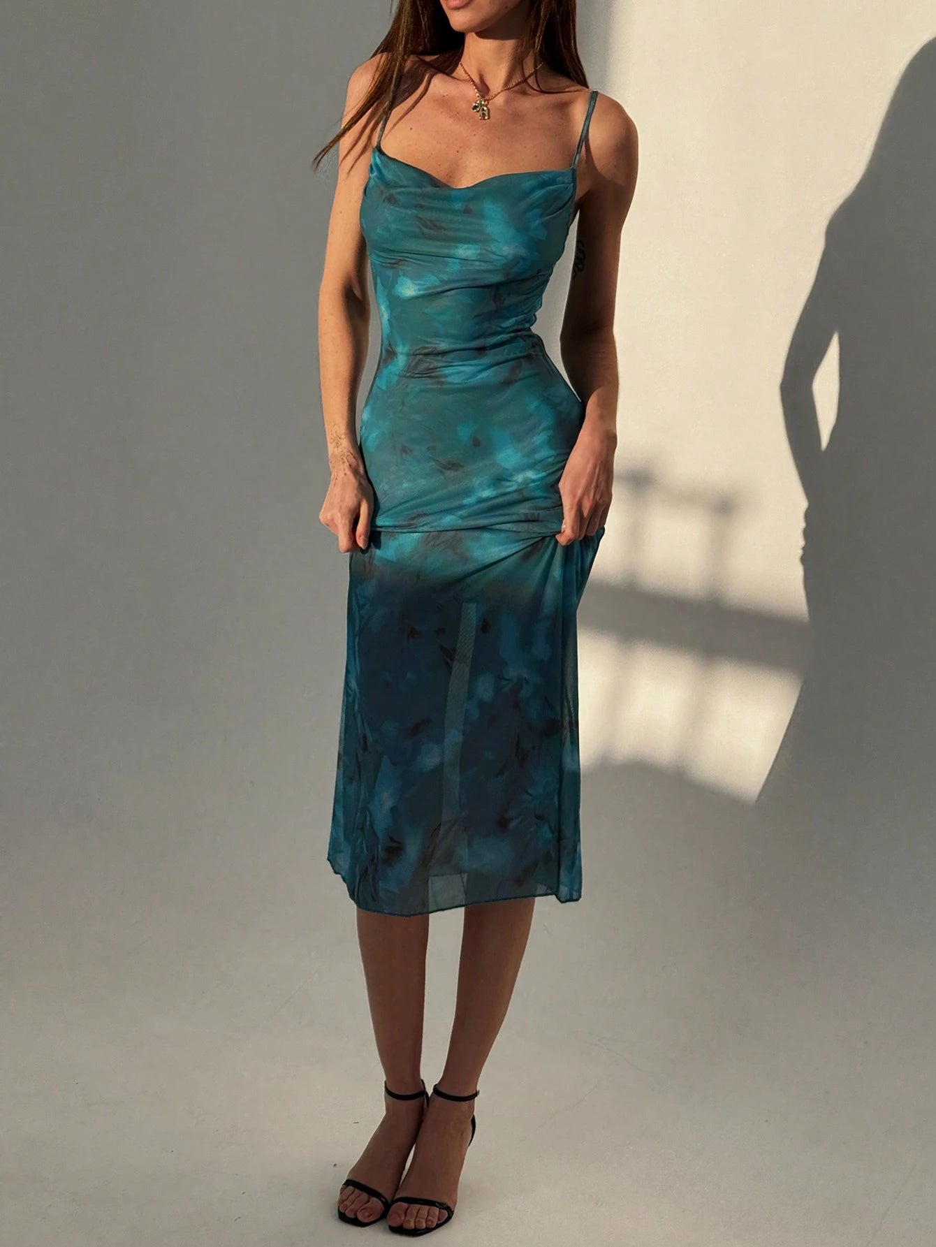 Aloruh – Robe Élégante Imprimée avec Encolure Drapée