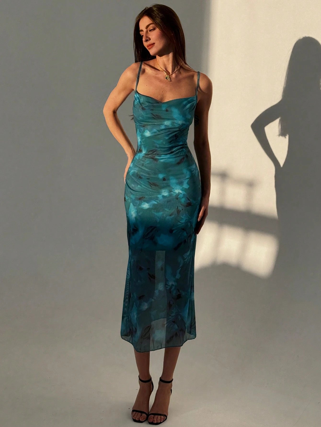 Aloruh – Robe Élégante Imprimée avec Encolure Drapée
