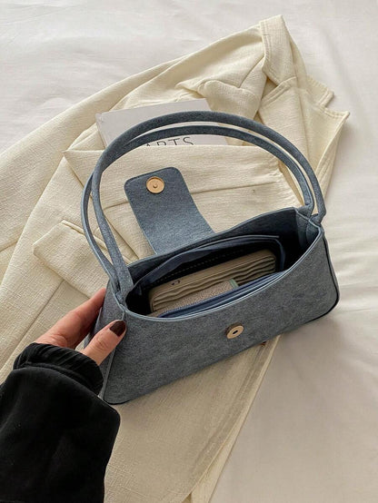 Sac à bandoulière en métal avec fermeture éclair et design épuré