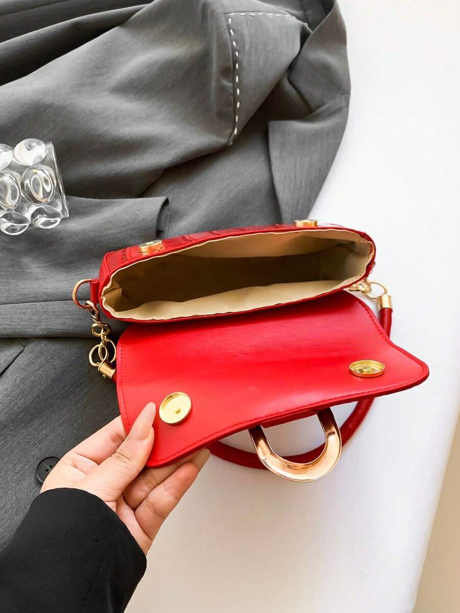 Sac carré à motif crocodile avec chaîne