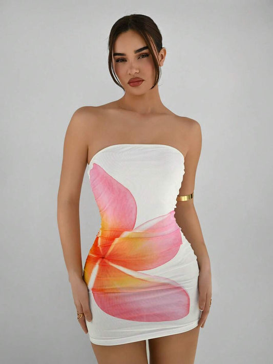 Aloruh – Robe moulante mini à fines bretelles avec imprimé floral et coupe ajustée