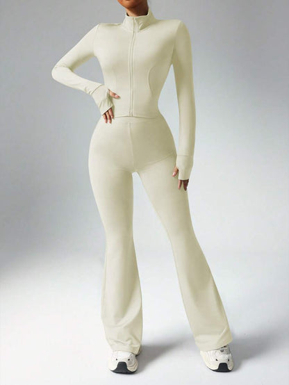 Dewbera – Ensemble de sport à manches longues et pantalon évasé, conçu pour le confort et la liberté de mouvement.