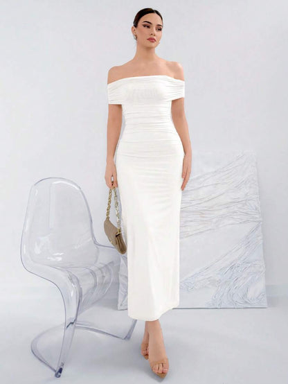 Aloruh – Robe tricotée épaules dénudées et coupe ajustée