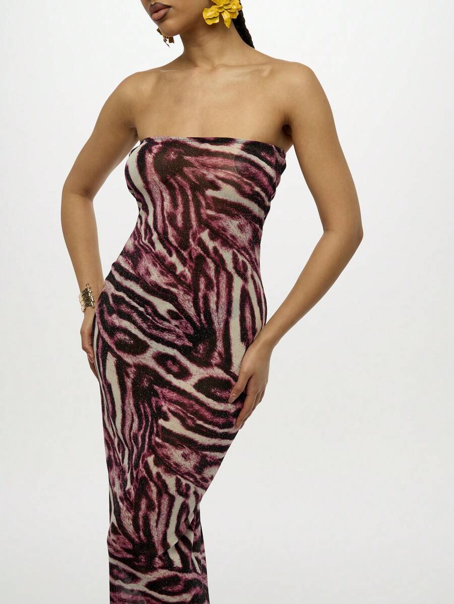 SUMWON – Robe mi-longue sans bretelles ajustée avec imprimé animalier et matière stretch