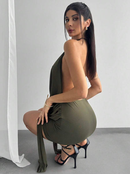 Firerie – Robe moulante courte à encolure cache-cœur, dos nu, plissé asymétrique