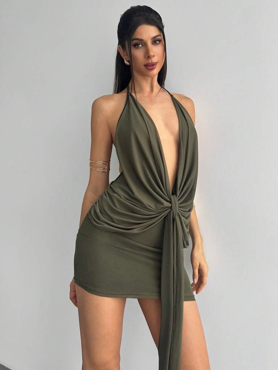 Firerie – Robe moulante courte à encolure cache-cœur, dos nu, plissé asymétrique