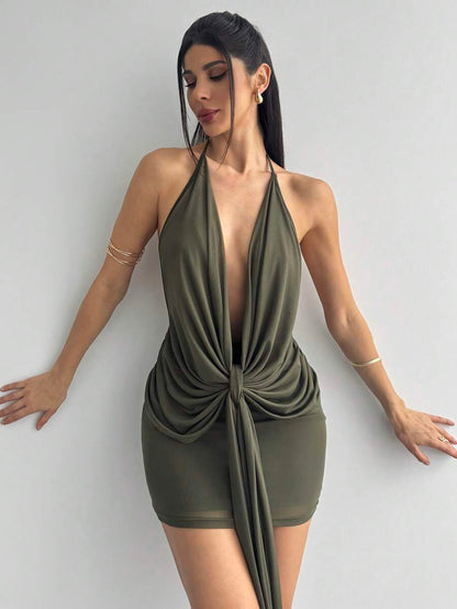 Firerie – Robe moulante courte à encolure cache-cœur, dos nu, plissé asymétrique