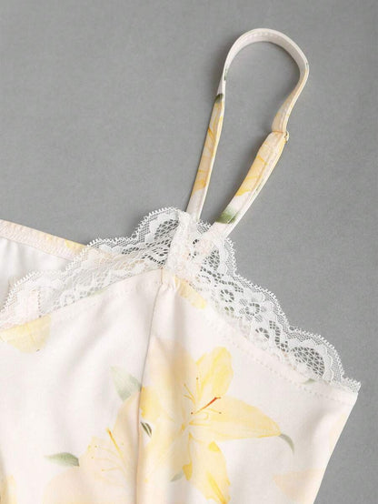 Sweetra – Débardeur en dentelle avec dos à fines bretelles et liens décoratifs