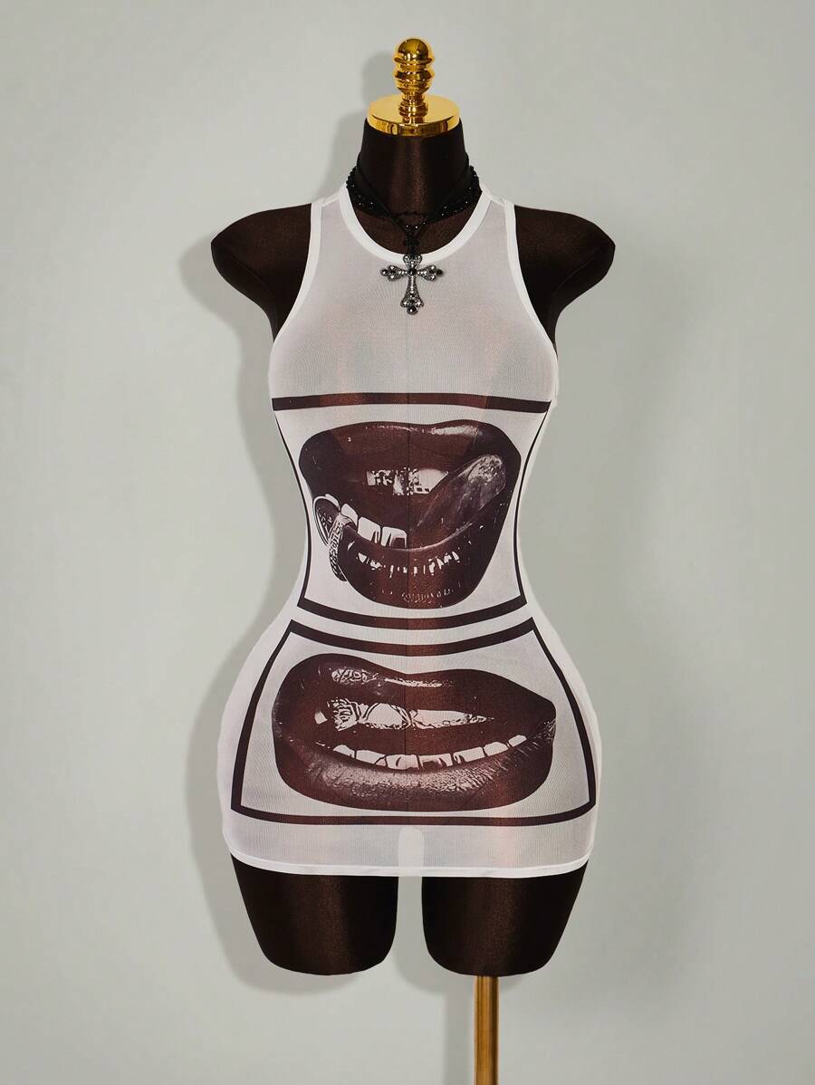Amplova – Robe mini moulante transparente à imprimé lèvres