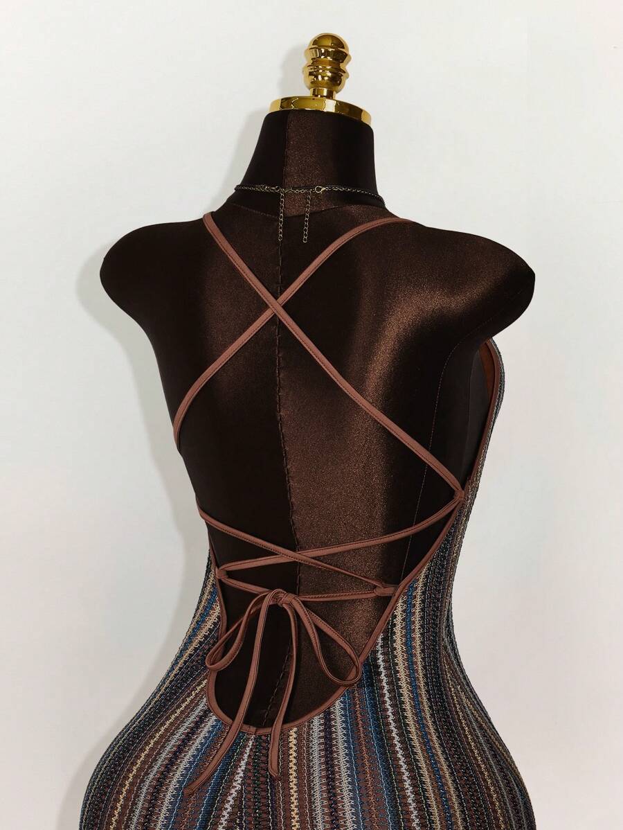Amplova – Combinaison moulante dos nu en tissu texturé avec bretelles fines