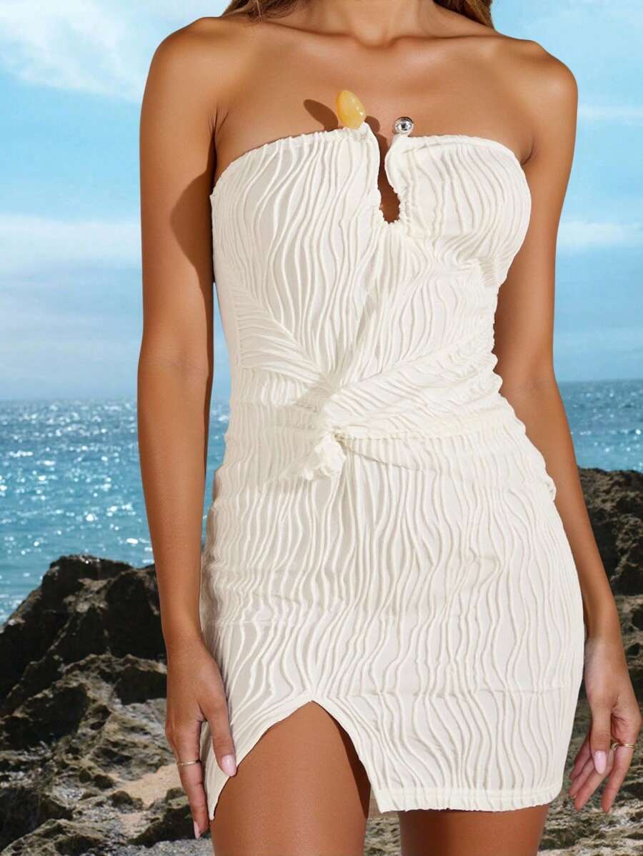 Opulessa – Robe en tricot avec boucle métallique à la taille et texture de tissu