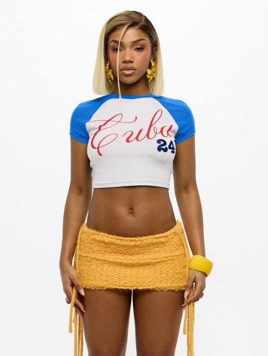 SUMWON – Tee court style raglan vintage avec design graphique et coupe recroquevillée