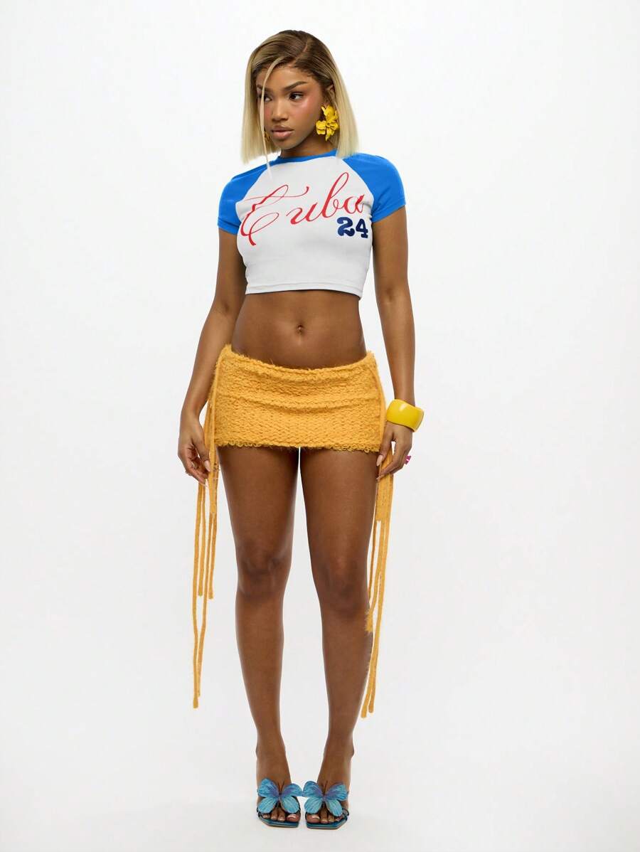 SUMWON – Tee court style raglan vintage avec design graphique et coupe recroquevillée