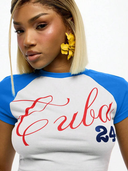 SUMWON – Tee court style raglan vintage avec design graphique et coupe recroquevillée