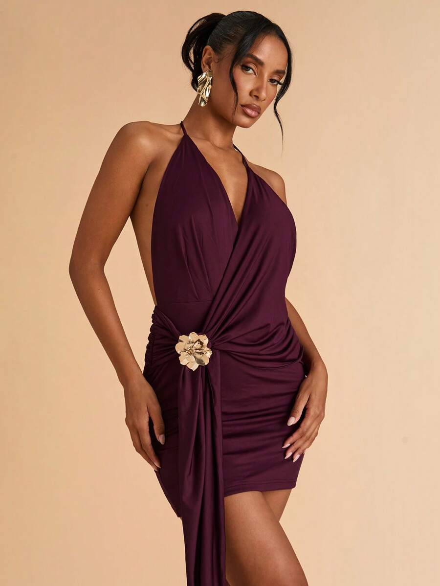 SHEIN BAE – Robe mini dos nu, décorations métalliques, bretelles fines