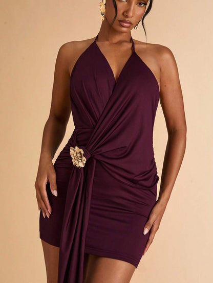 SHEIN BAE – Robe mini dos nu, décorations métalliques, bretelles fines