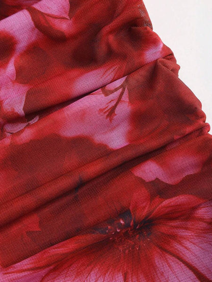 Sweetra – Robe mini évasée avec dos ouvert et décoration métallique à la taille