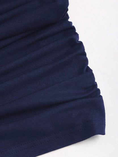 Sweetra – Robe mini moulante avec boucle métallique et design sexy