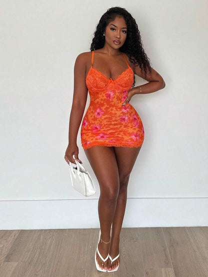 Alexandranx – Robe mini moulante en maille avec détails de dentelle et fleurs tropicales