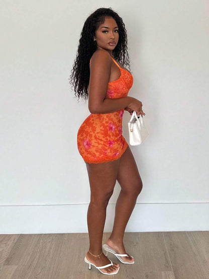 Alexandranx – Robe mini moulante en maille avec détails de dentelle et fleurs tropicales