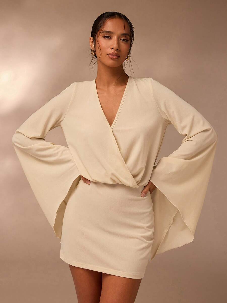 Glamine – Robe courte ample avec laçage à la taille et effet métallique