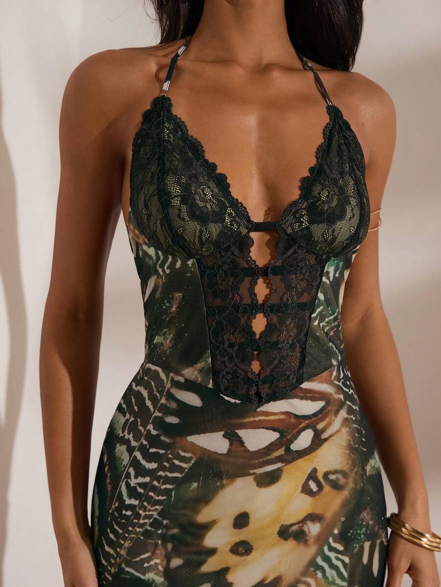 Opulessa – Robe ajustée à volants avec décolleté ras-du-cou et dos nu