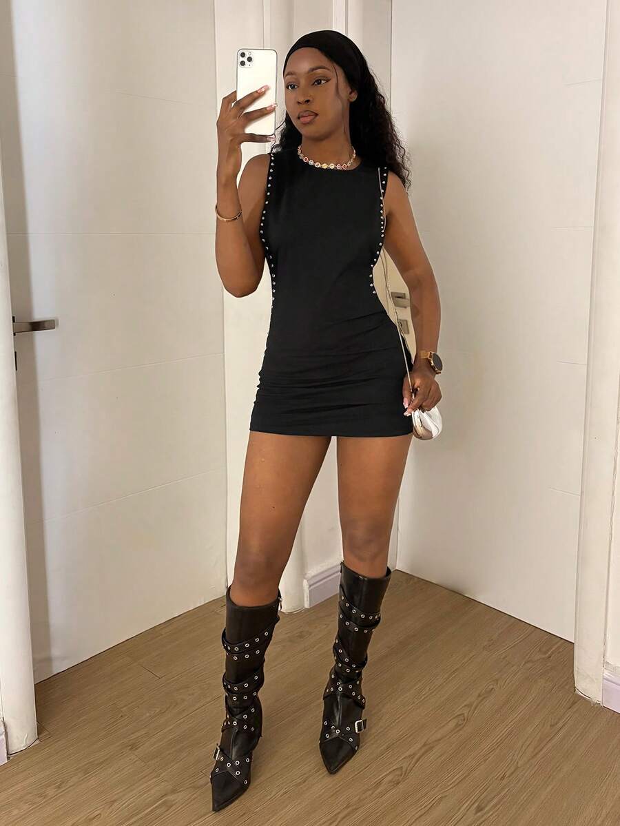 Fiercella – Robe moulante sans manches à col rond et découpe taille