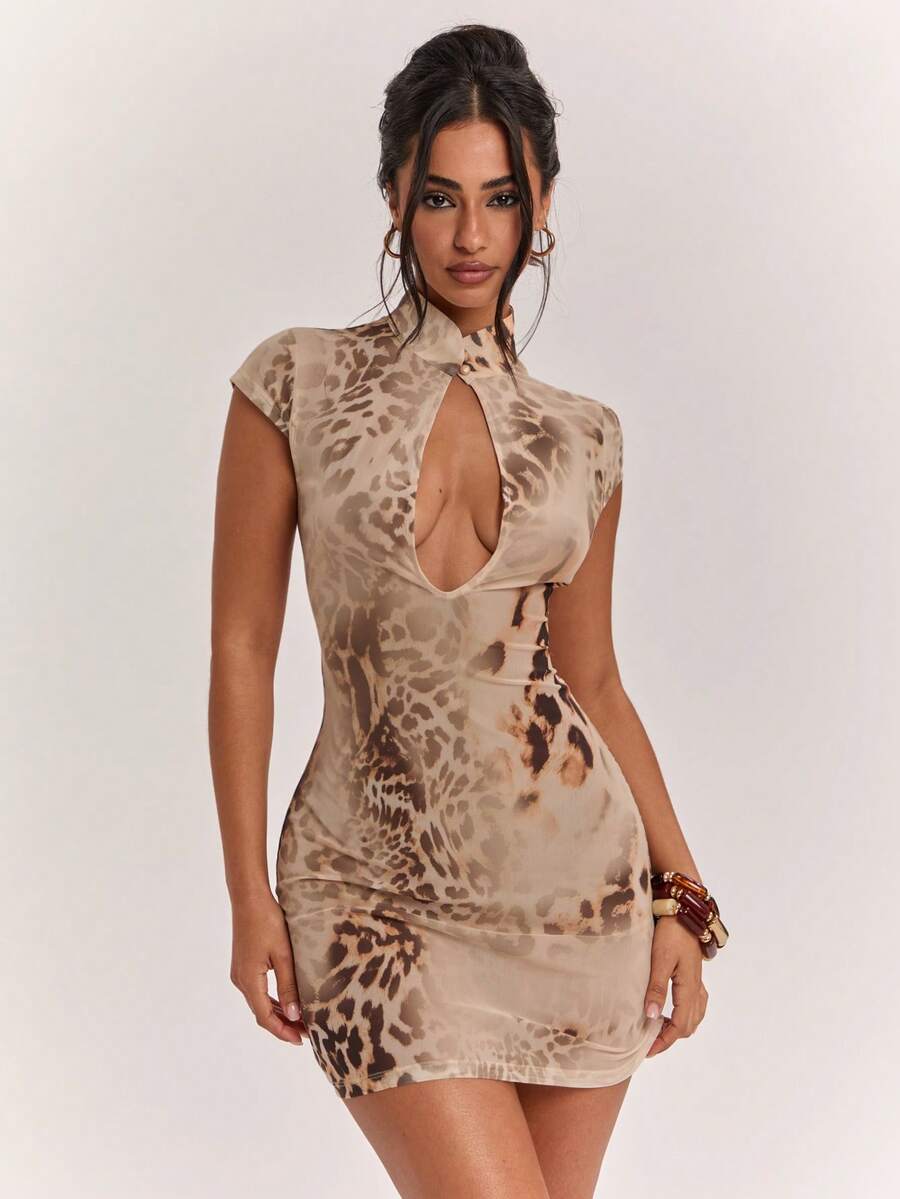 SHEIN BAE – Robe courte moulante à manches courtes et découpes léopard
