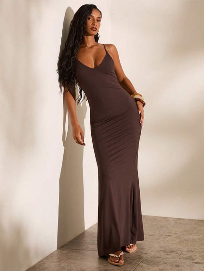 Opulessa – Robe nuisette minimaliste en satin à bretelles fines