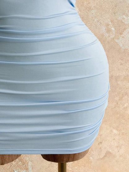 Sixtylia – Robe mini moulante à encolure ras-du-cou et dos nu drapé