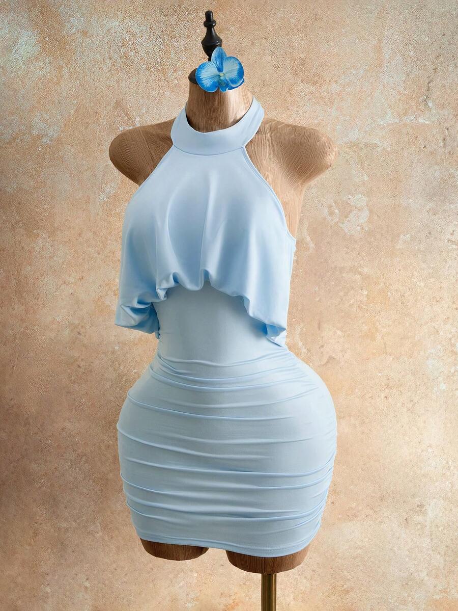 Sixtylia – Robe mini moulante à encolure ras-du-cou et dos nu drapé