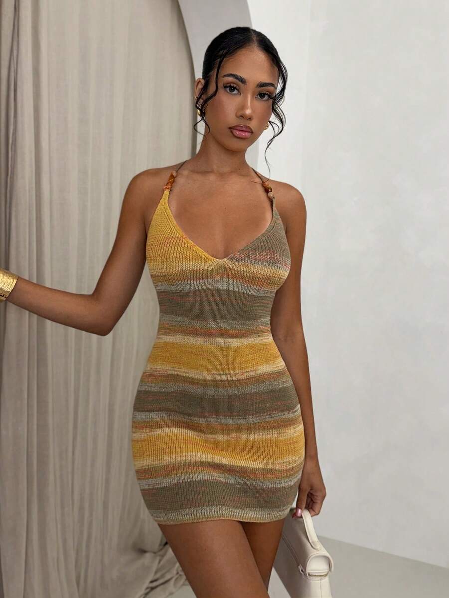 Allurite – Robe courte ajustée à lacets dos nu et coupe asymétrique