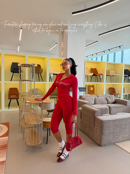 SUMWON WOMEN – Ensemble zip hoodie et leggings à imprimé script et coupe ajustée