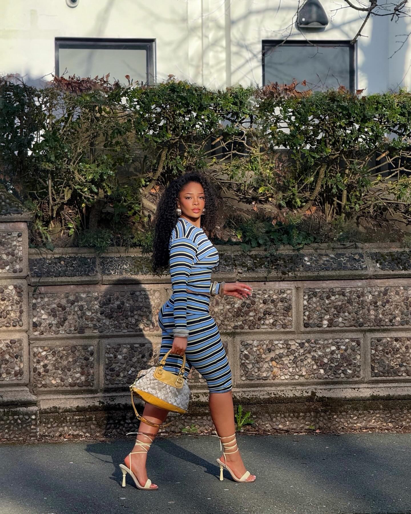 Bachina – Ensemble 2 pièces top froncé épaules dénudées et leggings taille haute